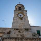 Il nostro  punto di partenza � la trafficata piazza Aldo Moro, su cui spicca Porta dell�Orologio...